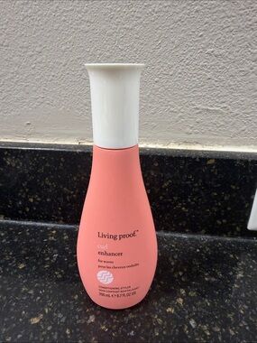 Living Proof Curl Enhancer Conditioning Styler — Coral Pink and White